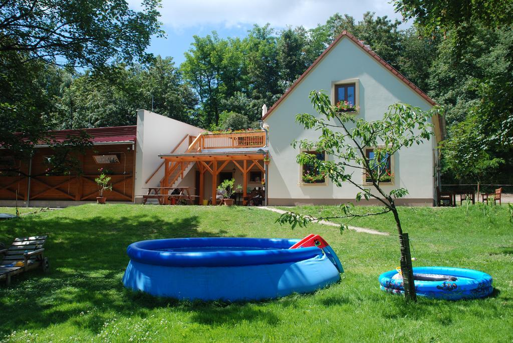 Penzion Stáj Návary Apartamento Exterior foto